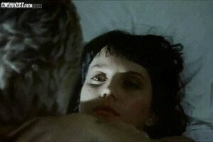 Hey, şuna bak, Carmen Di Pietro gibi İtalyan ünlülerin en ateşli retro anal sahneleri!