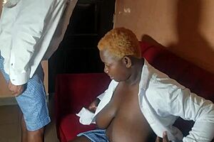 Adolescentes étudiantes 18+ affamées de sexe se salopent mutuellement dans l'auberge scolaire