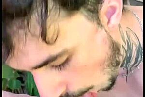 Comi Um Desconhecido Batendo Uma Na Trilha Free