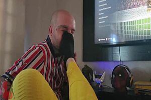 cuckold cleans creampie surprise from wife's pussy