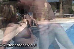 Узбуђена сам да видим Марлен Дол у њеном латиноамеричком порнозвезда кастингу поред базена