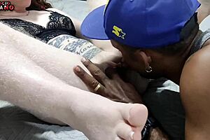 young girl surprises boyfriend with pussy while he fixes tv 😏