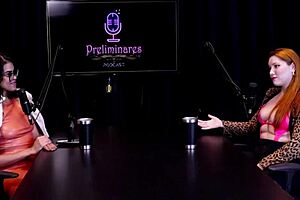 Gostosa Ruiva Fica Pelada E Mostra Peitos Após Entrevista Com Apresentadora Nua