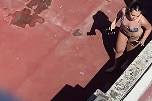 Vecinas Tomando Sol En La Terraza Parte 4