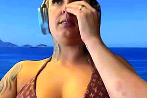 treinando na academia de frete pra praia de ipanema rj s� de biqu�ni toda molhada escorria suor pelas perna fiquei at� com tes�o