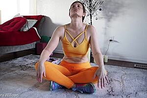 Yoga Lesson 341 With Mature Babe And Shaved Pussy