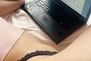 Me masturbando antes de sair pra foder por ai