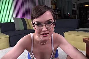 pretty jade valentine loves licking and sucking that big cock head