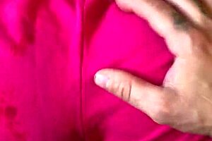 meu padrasto me dá anal fora da minha casa e eles nos pegam com sex toy