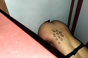 Latina amateur experiences orgasm at glory hole first time