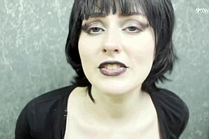 Do you want Mavis Dracula to seduce you into fucking her pussy?