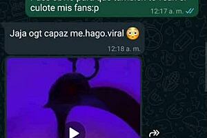 pijamada con mi amiga en mini shorts negros