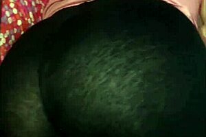 pijamada con mi amiga en mini shorts negros