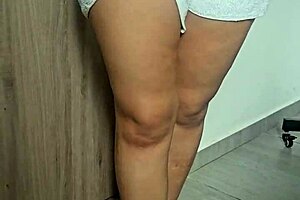 friend with a big ass asks me to borrow the bathroom look how it ends