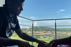 Viendo el pasaje mi hermanastra se pone ganosa d meterle mi gran polla historia completa