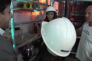 милф групповуха с двумя евро шлюхами и стоящими членами?