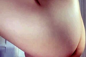 I-I got toys in my pussy and it feels so good but wait, por el culo too?