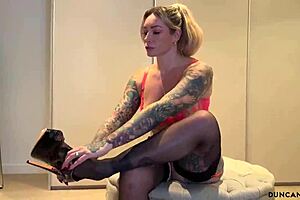 Meeting Up with Tattooed Blonde Ava Austen in London