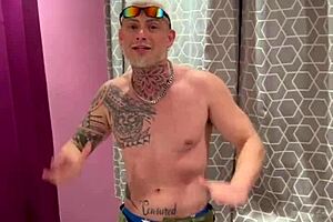 To keep the secret, my friend had to give me the ass!