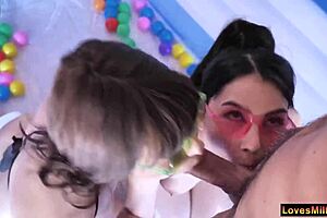 Soap bubbles with valentina and kiara, joined by johnny for threesome fuck 💦