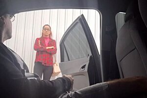 Punheta Arriscada Na Rua Para Estudante No Ponto De Ônibus