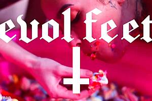 making her feet totally messy