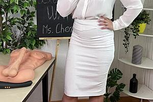 Amateur fat curvy woman gets her big ass spanked during roleplay