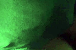 Derin boğazda sikini tutarak iki kez boşalır!