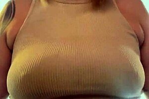 I went to train at the gym in Times Square, my nipples were hard and sweat was dripping on my pussy. The gringos passed by and looked and put their hand on their hard cocks.