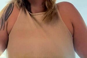 I went to train at the gym in Times Square, my nipples were hard and sweat was dripping on my pussy. The gringos passed by and looked and put their hand on their hard cocks.