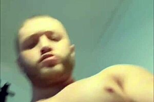 Pretty usa babe gives handjob to big cock 😍