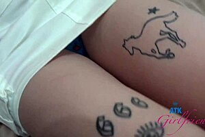 venus vixen gets intimate areas touched and licked until climax in pov homemade