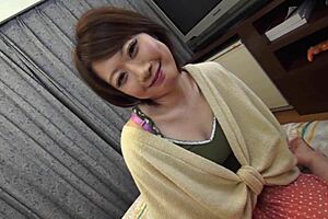 Pretty Japanese Milf Takes Quick Creampie