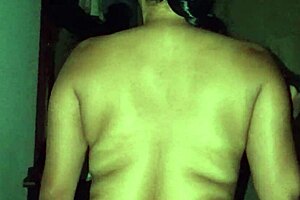 Horny latinalainen serkkuni haluaa seksiä, laulan hänen tiukkaan pilluunsa