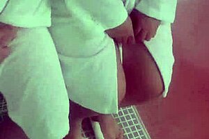 Moje kurva žena jezdí na cizím ptáku v sauně, dostává creampie, zatímco se dívám