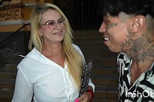 a pastora saindo da igreja foi abordada por um novinho tarado 😈