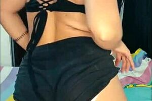 Does this beautiful colombian want to fuck her boyfriend?