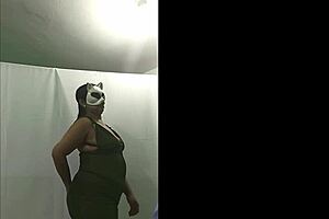 Připravuju se na livestream na sociálce, líbí se ti moje šaty? Chceš mě live damaslatinasnet