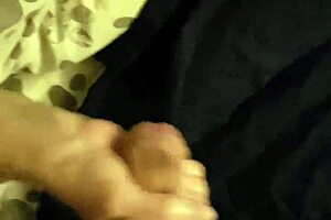 Lady Gives Glass Wank!