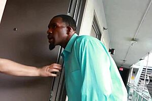 Rome Major, şişko kıçlı cougar Ryan Conner'ın göğüslerine boşalıyor?