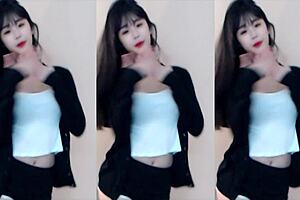 สาวจีนเต้นบนรถไฟเหาะในบิกินี