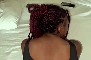 Девственница согласилась на анал секс, папочка рвет ее шортики на жопе и ебет ее в задницу впервые