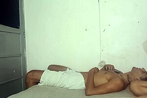 hermanastra caliente le gusta mucho que su hermanastro la folle al estilo perrito para que luego se corra dentro de su co�o - creampie