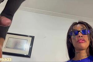 Botei minha prima pra mamar! Ela sentou na rola!