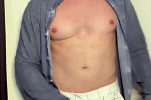 Pretty usa babe gives handjob to big cock 😍