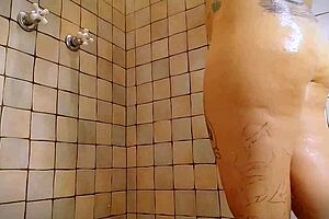 Giantess lets you watch her shave, be careful with the water! 😏