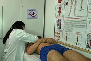 Enfermeira Fica Excitada Ao Ver Ereção Do Paciente Com Boceta Apertada E Pau Grande