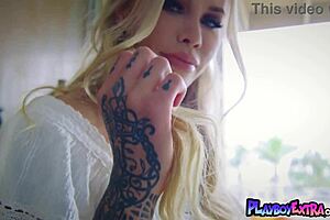 Bombastic gambler blondie jessa rhodes reveals her big boobs and hot pussy