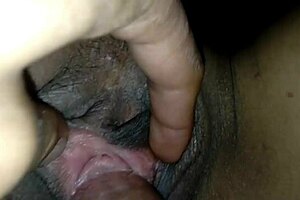 น้ำที่พุ่งเข้ารูหีครูสาว