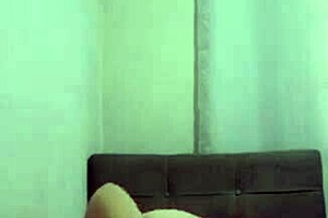 Novinha Betrays Boyfriend Showing Wet Ass To Other Men